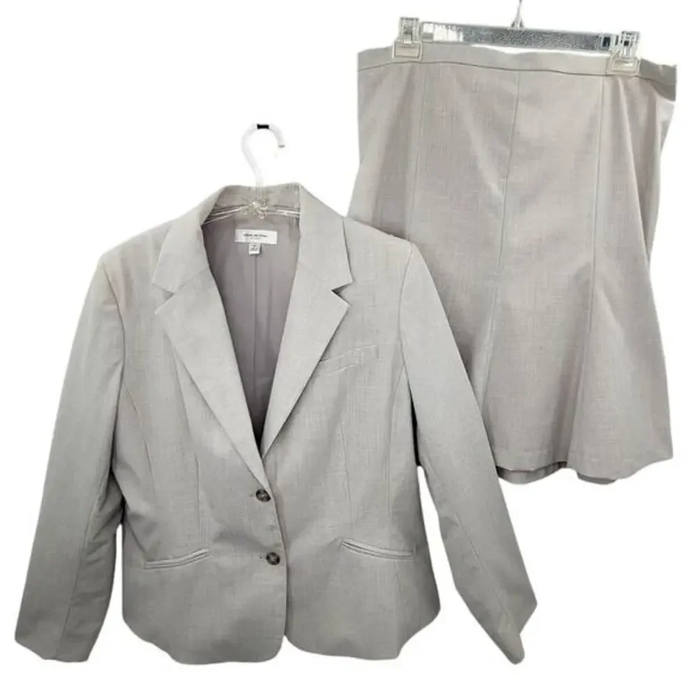 Isaac Mizrahi Vintage 2 Button Single Breasted Jacket Tulip Midi Skirt Set Suit